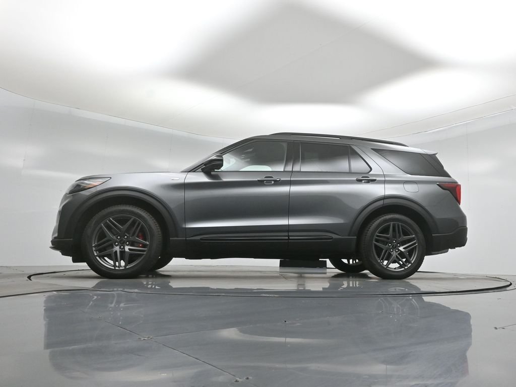 New 2026 Carbonized Gray Metallic Ford ST-Line image 7