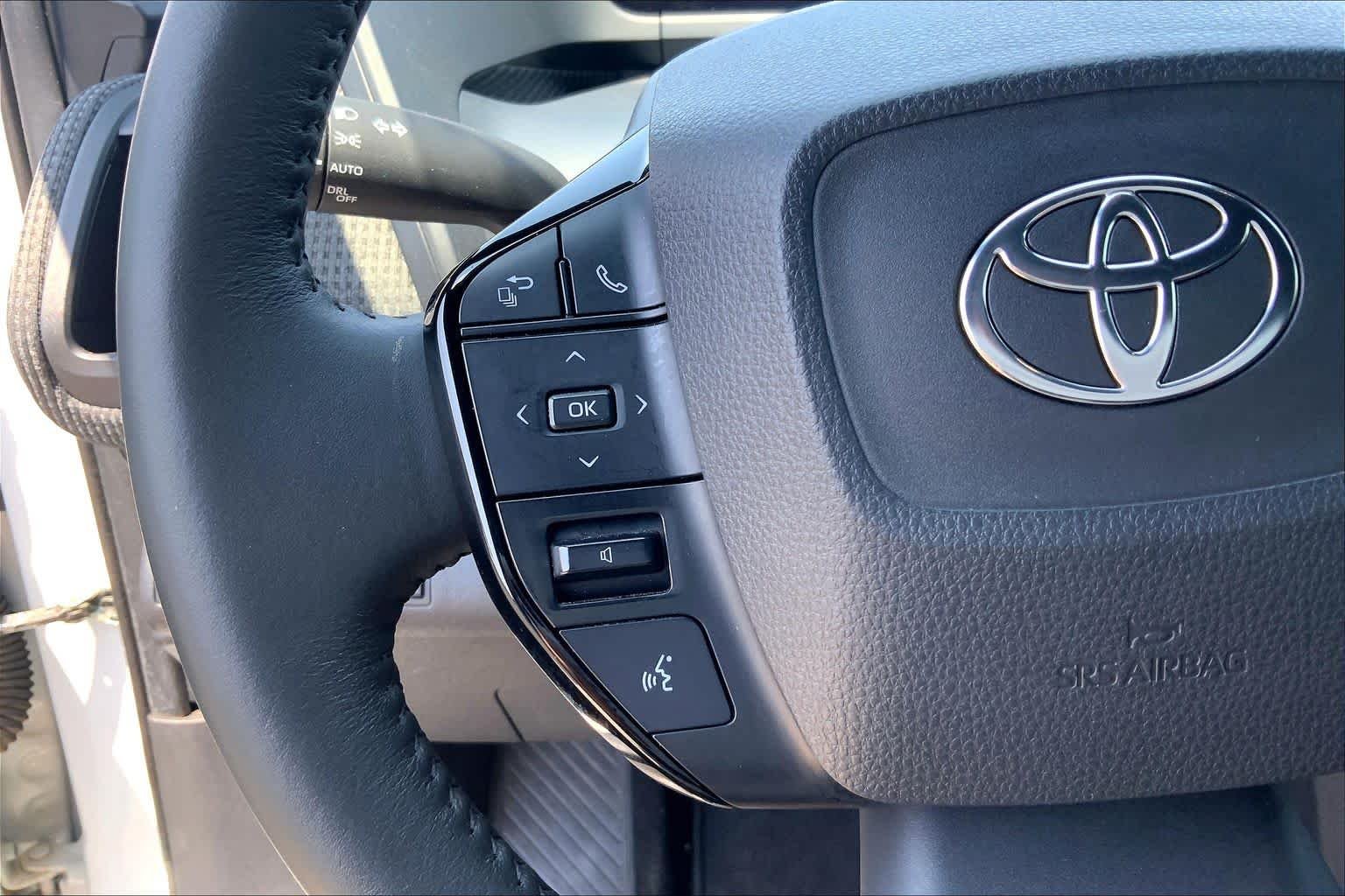 Used 2024 Wind Chill Pearl Toyota XLE image 23