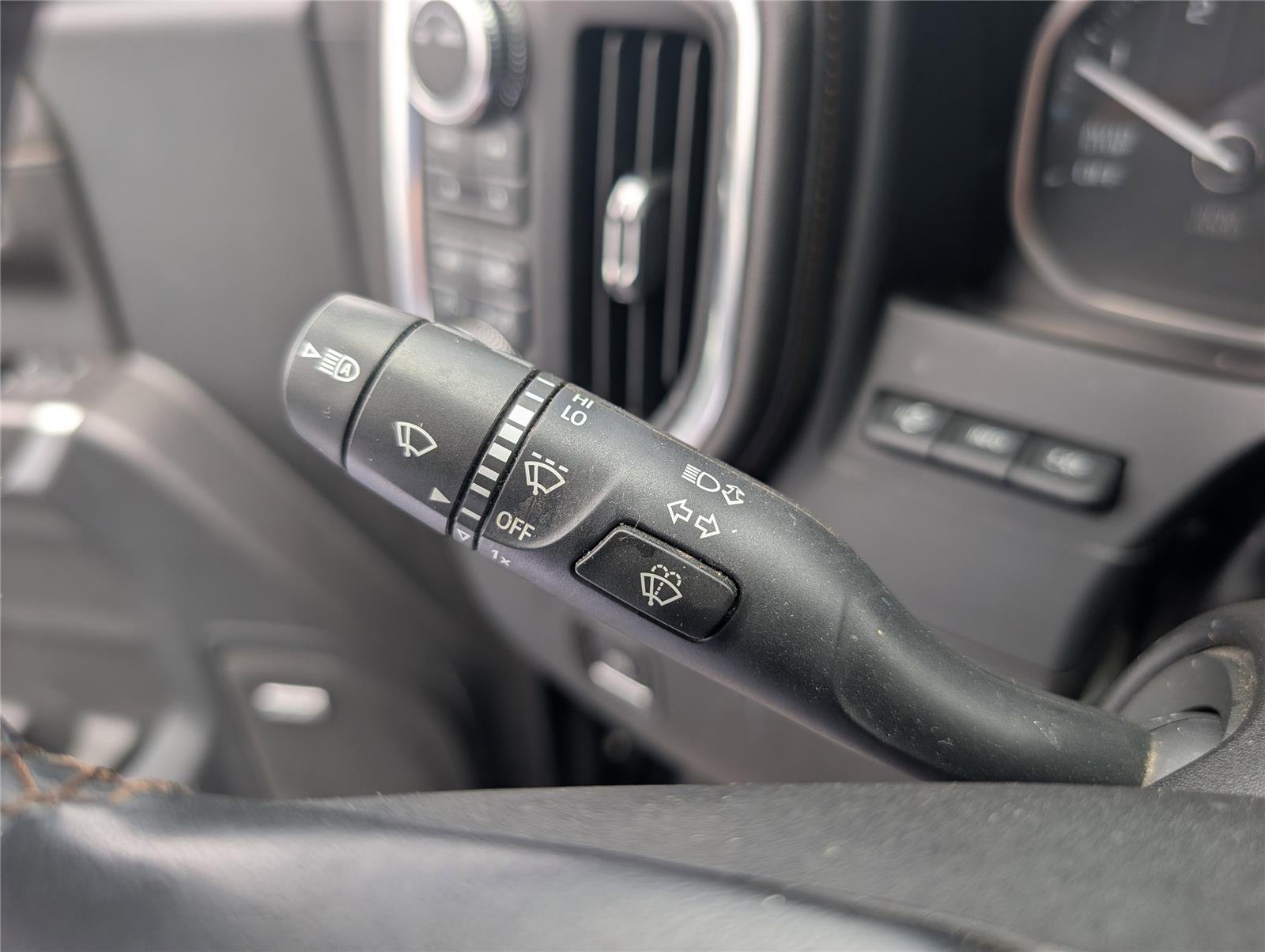 Used 2021 Onyx Black GMC AT4 image 25