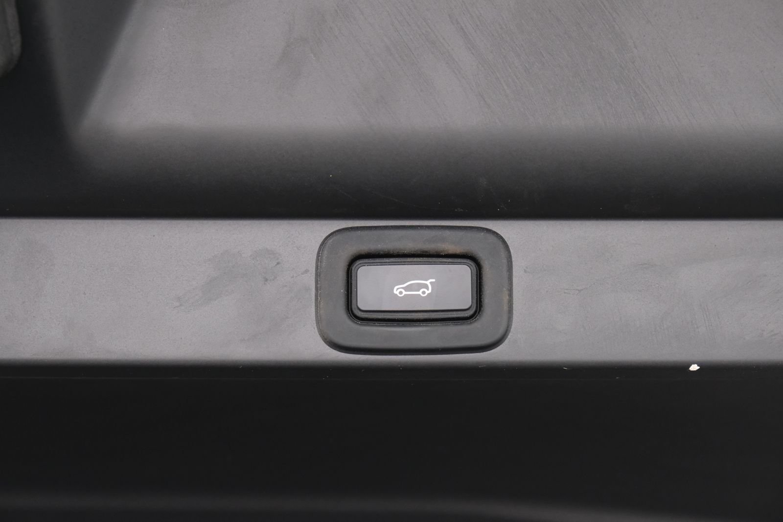Used 2023 Silver Land Rover SE image 39