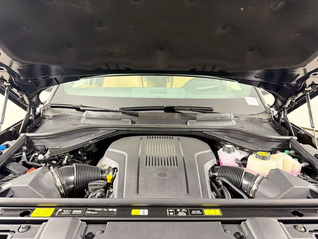 New 2026 Santorini Black Land Rover SE image 32