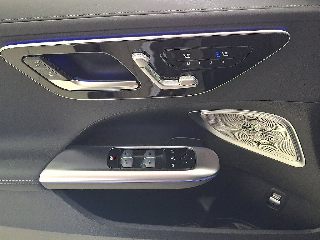2025 Mercedes-Benz C-Class Sedan C 300 - Photo 40