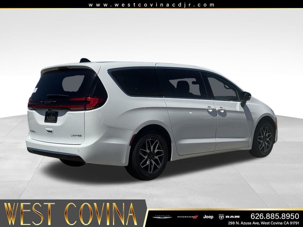 New 2027 Bright White Clear-Coat Exterior Paint Chrysler Limited image 7