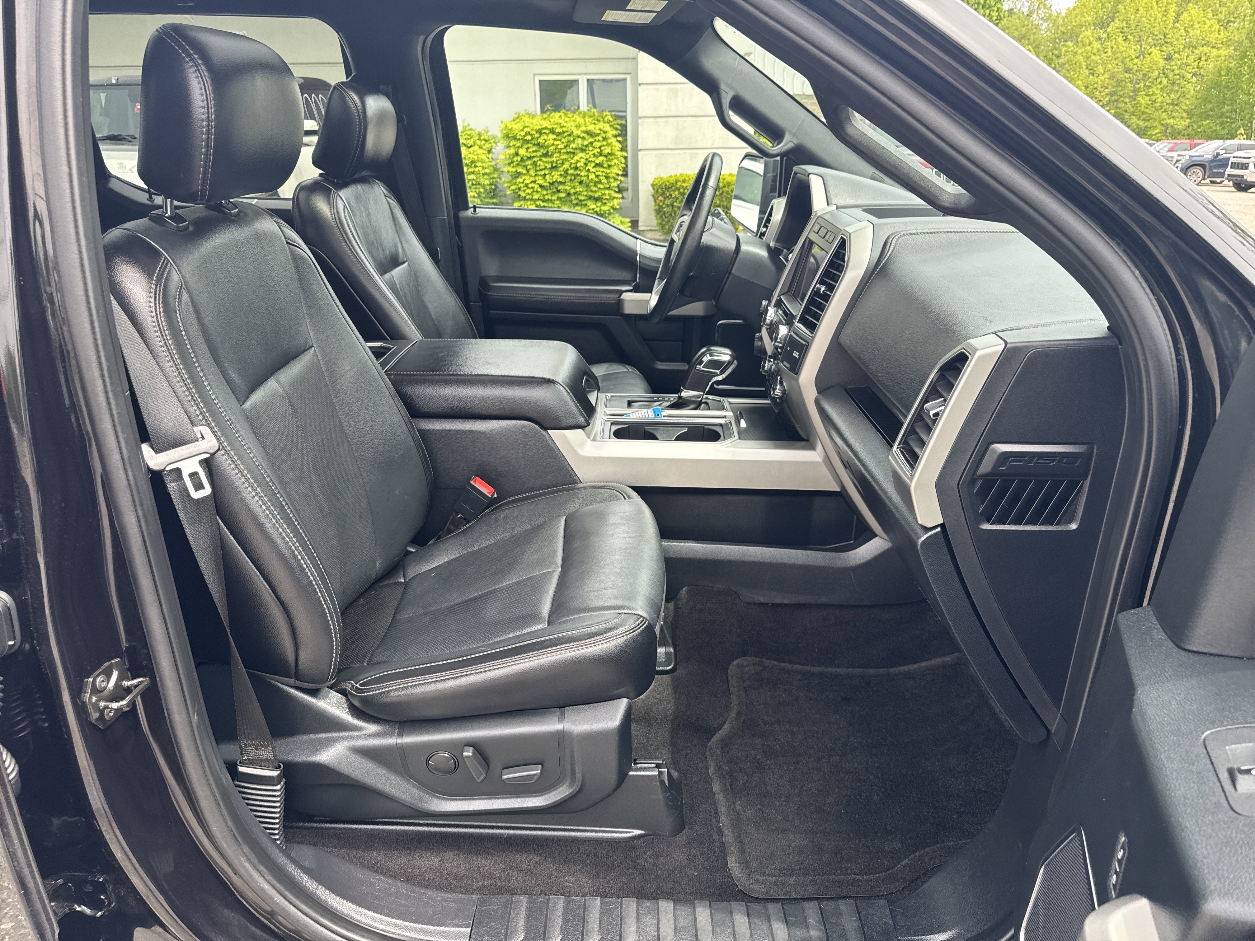 Used 2020 Agate Black Metallic Ford LARIAT image 16
