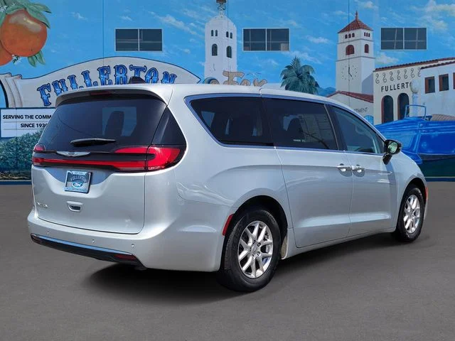 Certified Used 2024 Silver Mist Clearcoat Chrysler Touring L image 4