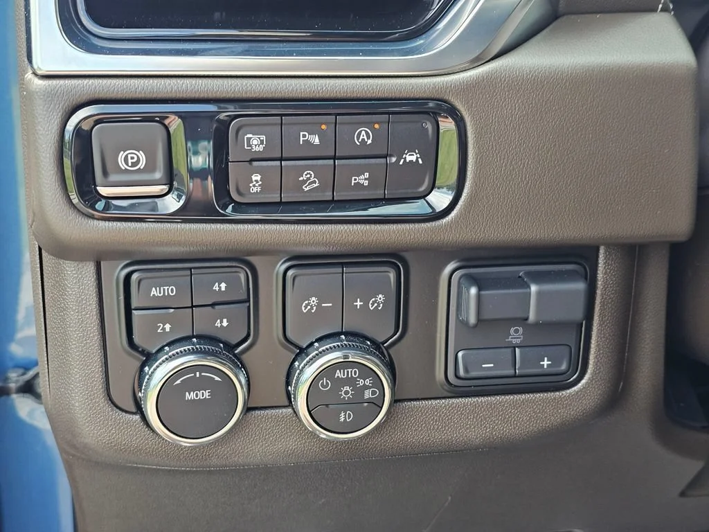 Used 2025 Downpour Metallic GMC Elevation image 26