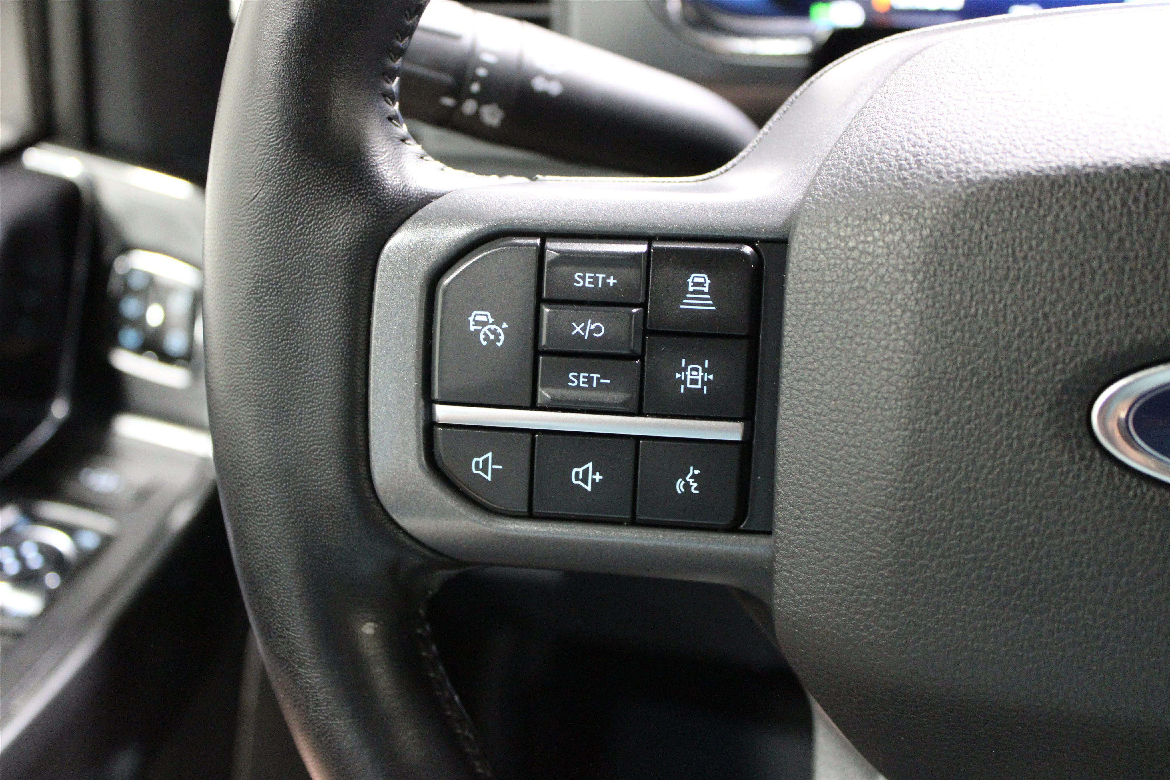 2023 Ford F-150 Lariat - Photo 11