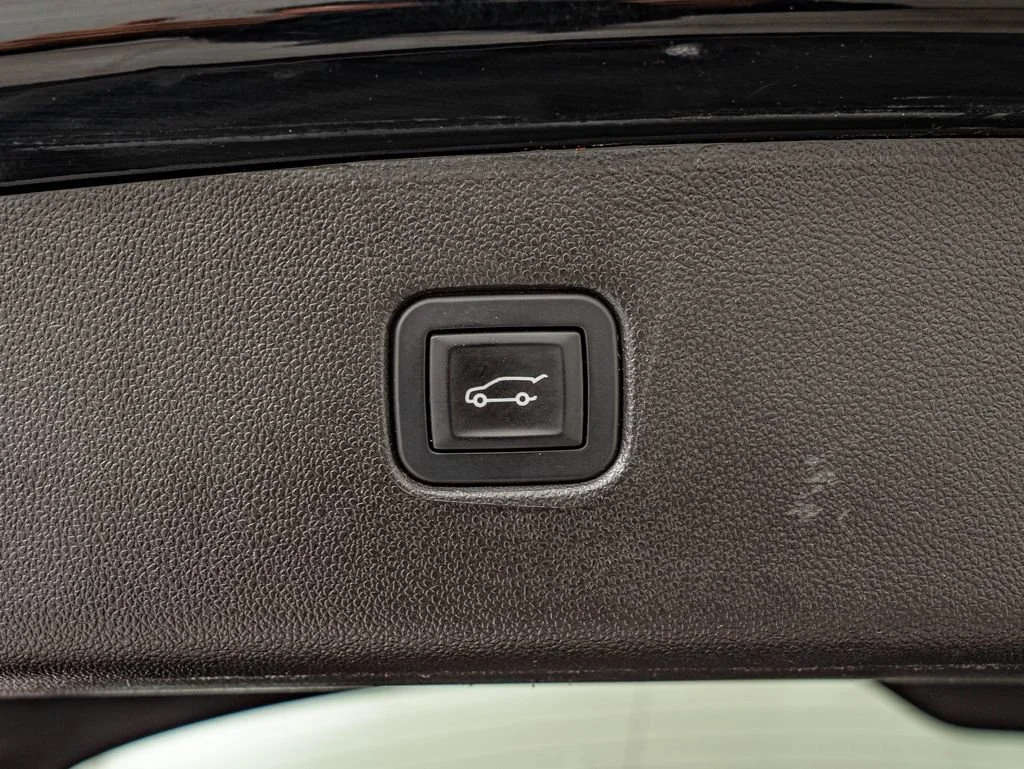 Used 2019 Black Chevrolet RS image 37