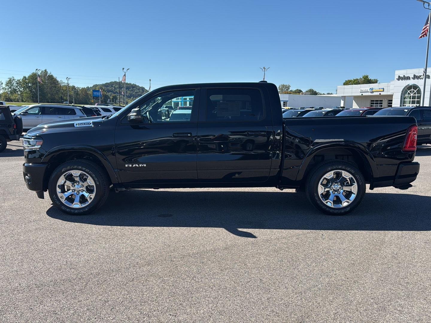 New 2026 Diamond Black Crystal Pearl-Coat Exterior Paint RAM Big Horn image 3