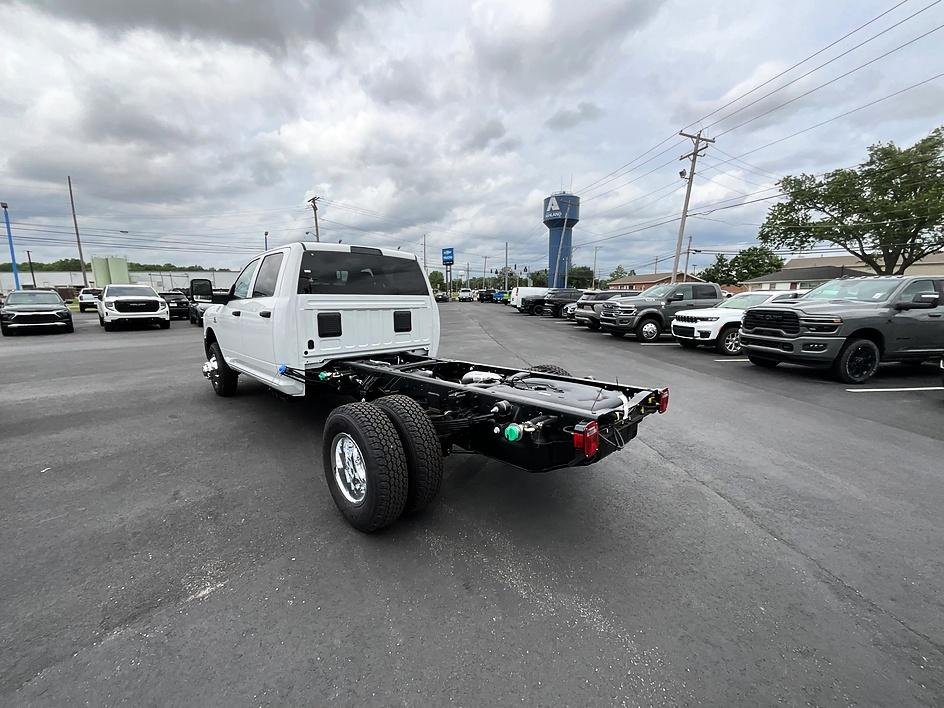 New 2026 Bright White Clear-Coat Exterior Paint RAM Tradesman image 7