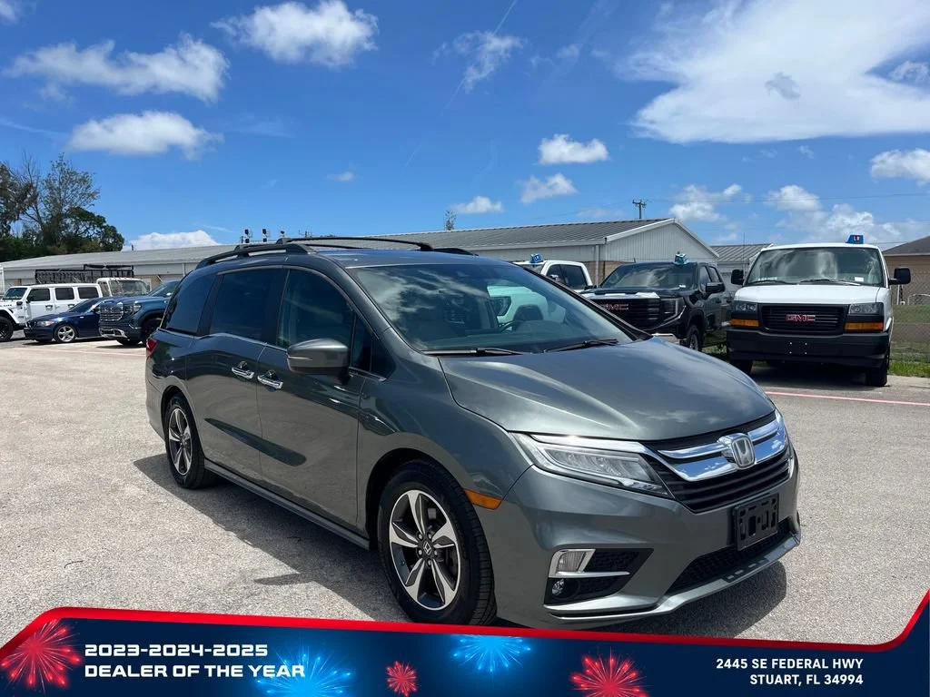 Used 2018 Green Honda Touring image 2