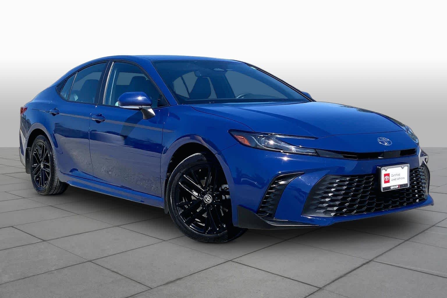 Used 2026 Reservoir Blue Toyota SE image 3