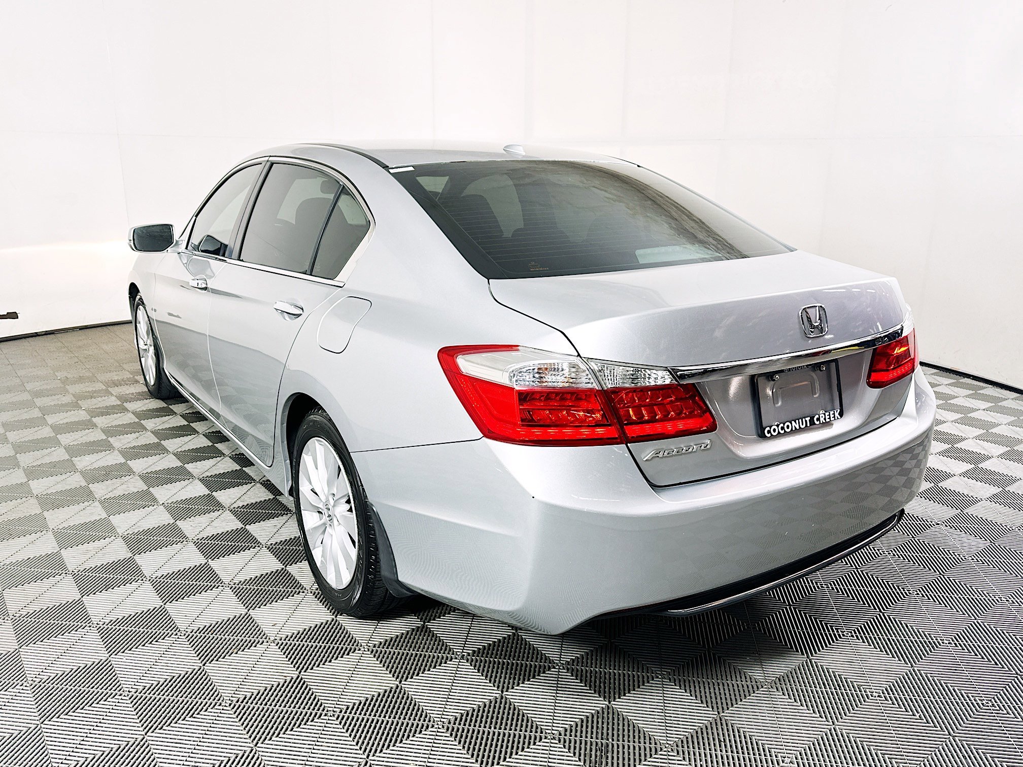 Used 2014 Silver Honda EX-L image 5