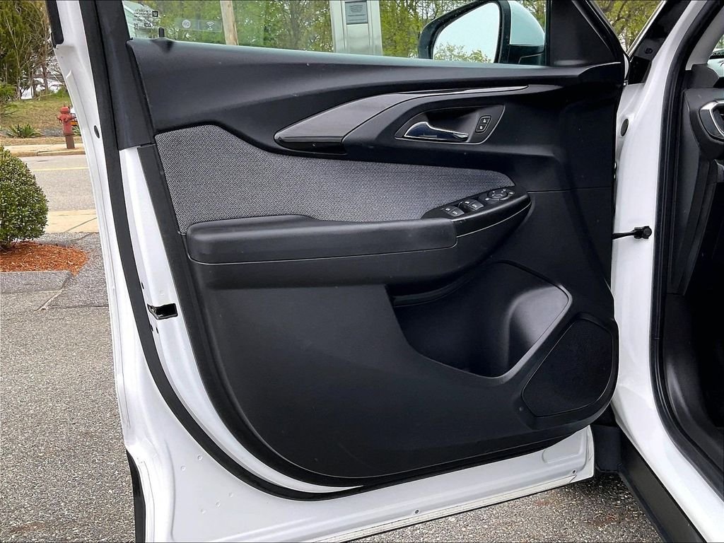 Used 2023 White Chevrolet LT image 9