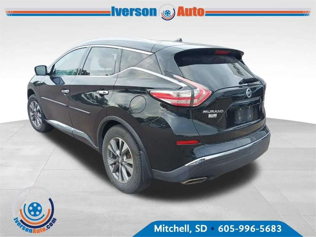 Used 2015 Black Nissan SL image 6
