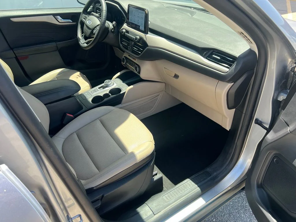 Used 2022 Silver Ford SEL image 25