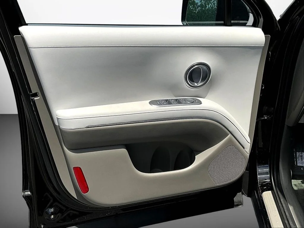 New 2026 Black Hyundai SEL image 25