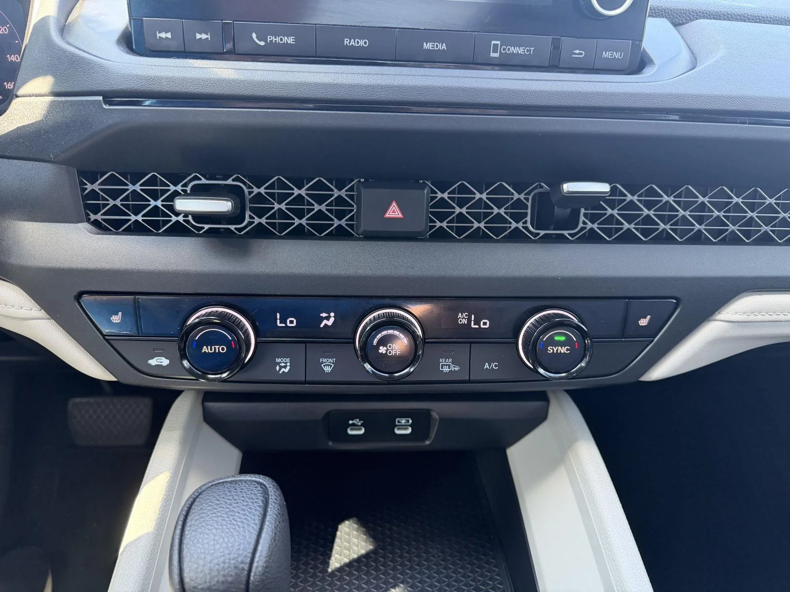 Used 2024 Platinum White Pearl Honda EX image 13