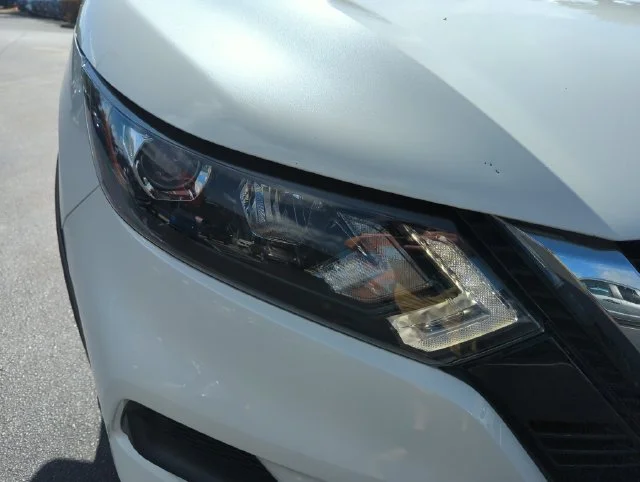 Used 2022 White Nissan SV image 17