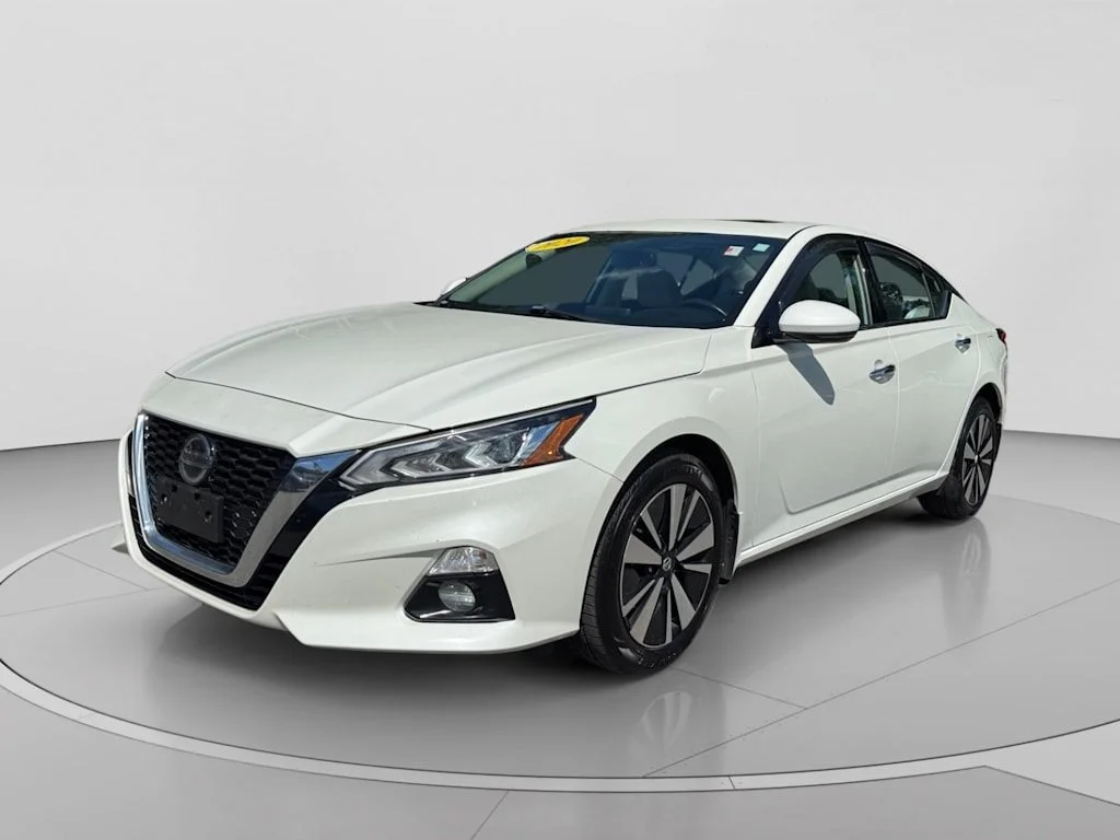 Used 2020 White Nissan 2.5 SV image 18