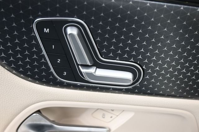Used 2025 White Mercedes-Benz GLA 250 image 21