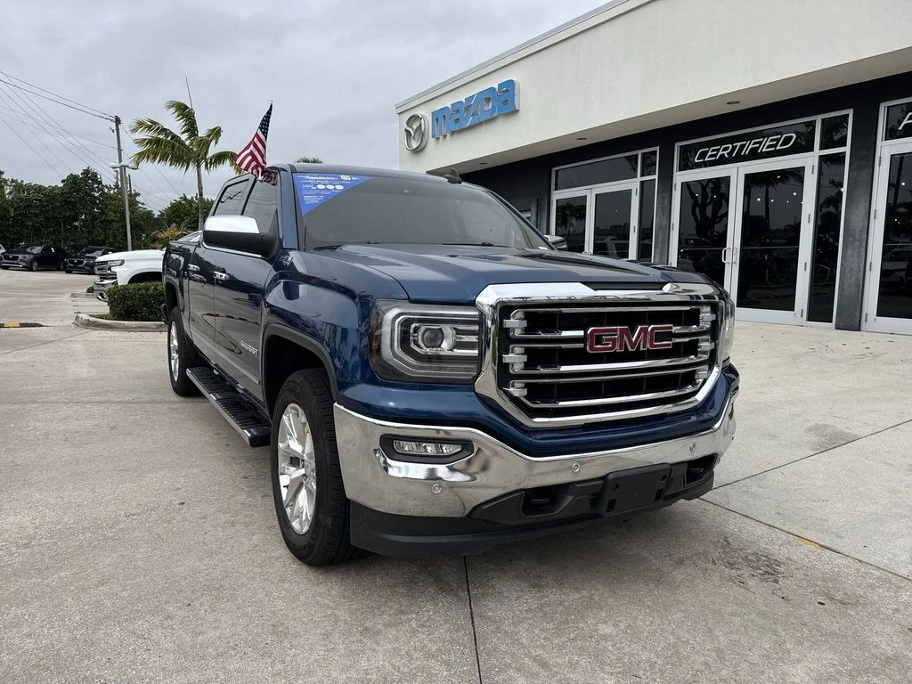 Used 2018 Blue Metallic GMC SLT image 7