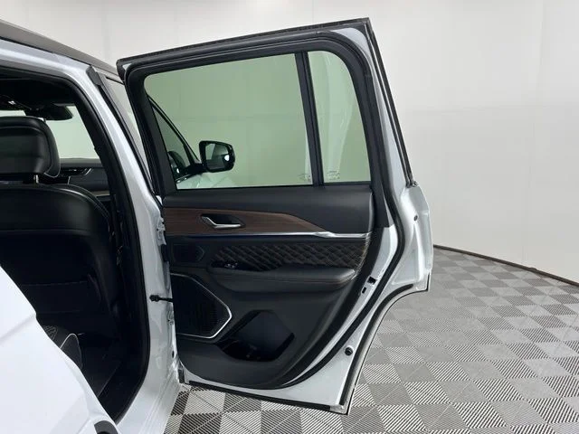 Used 2023 White Jeep Summit image 45