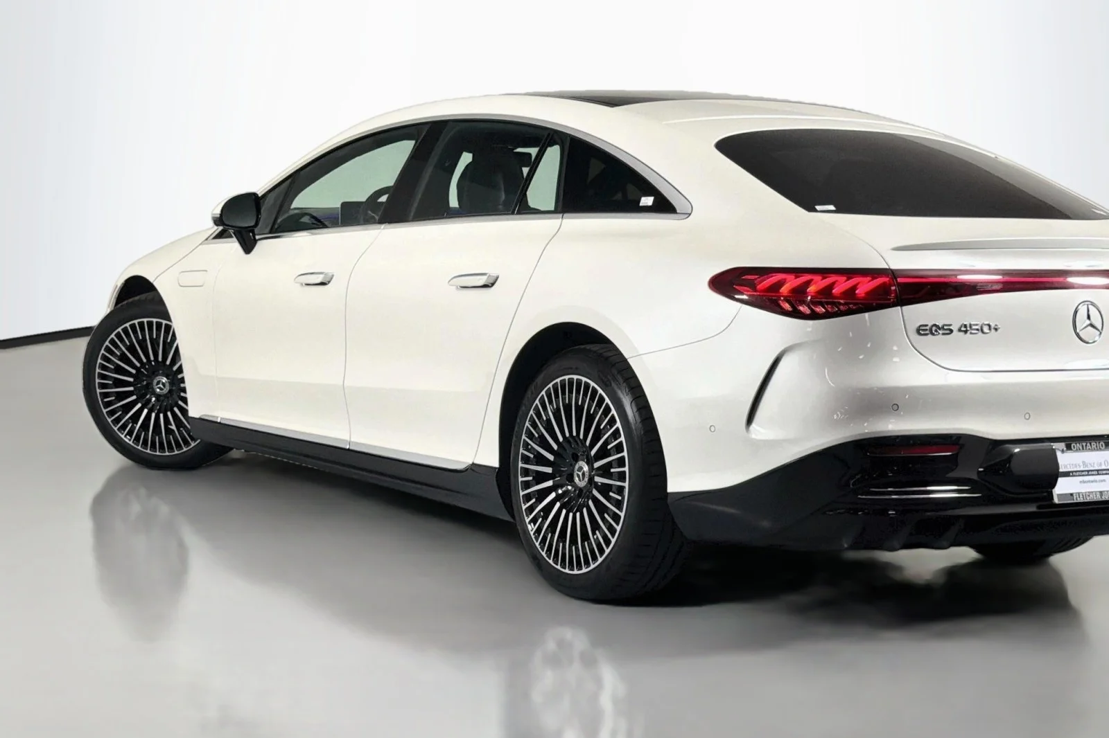 Certified Used 2023 MANUFAKTUR Diamond White Mercedes-Benz EQS 450+ image 15