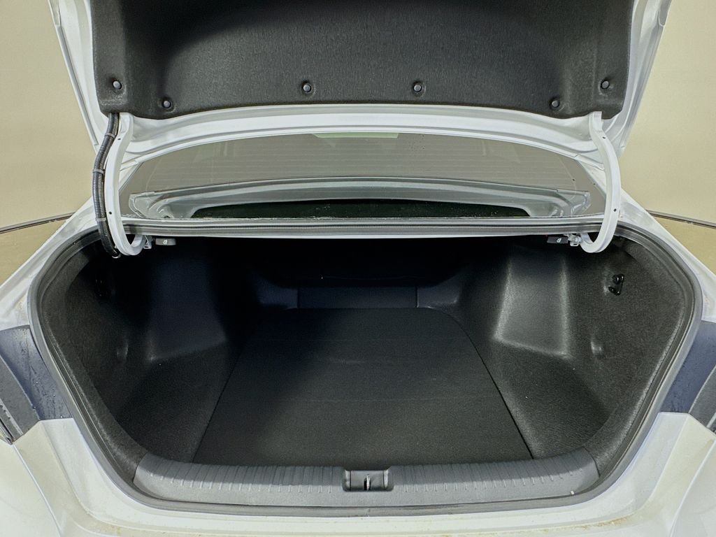 New 2026 Platinum White Pearl Honda SE image 10