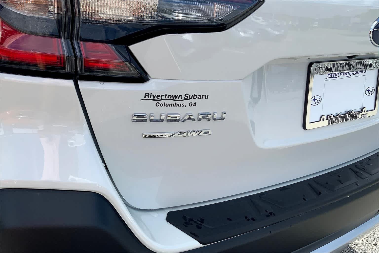 Used 2025 Crystal White Pearl Subaru Limited image 15