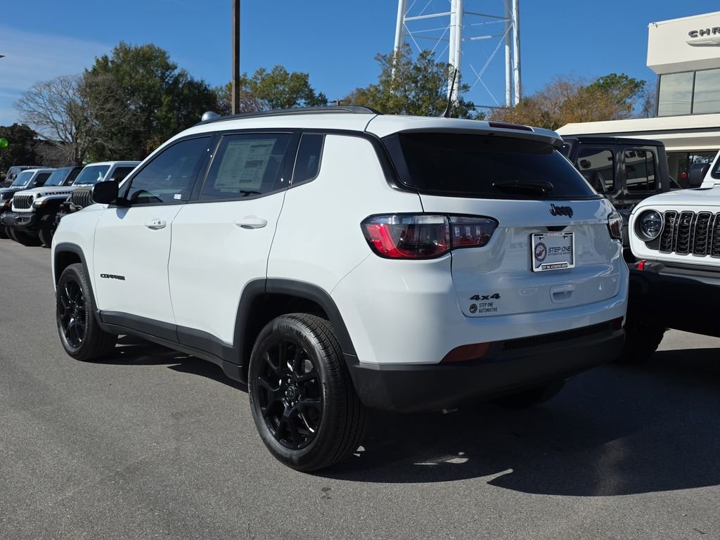 New 2026 Bright White Clear-Coat Exterior Paint Jeep Latitude image 7