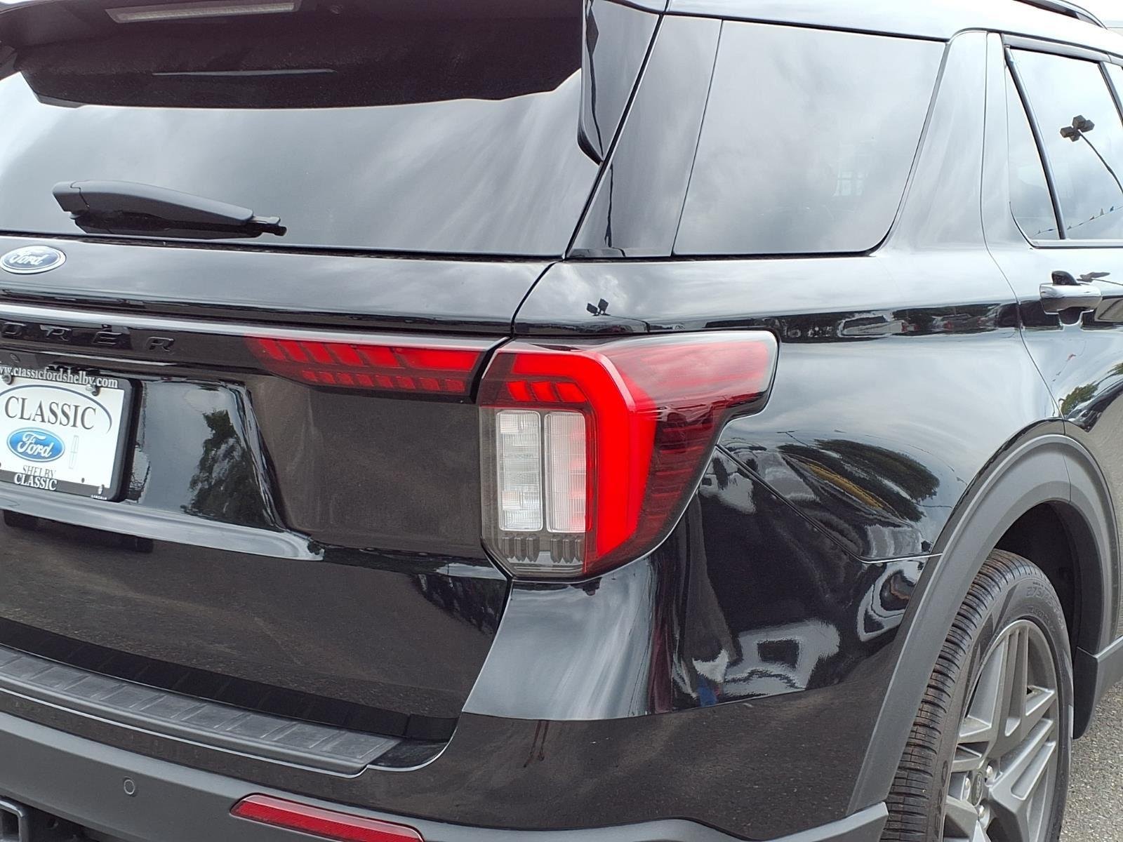 New 2026 Agate Black Metallic Ford ST-Line image 17