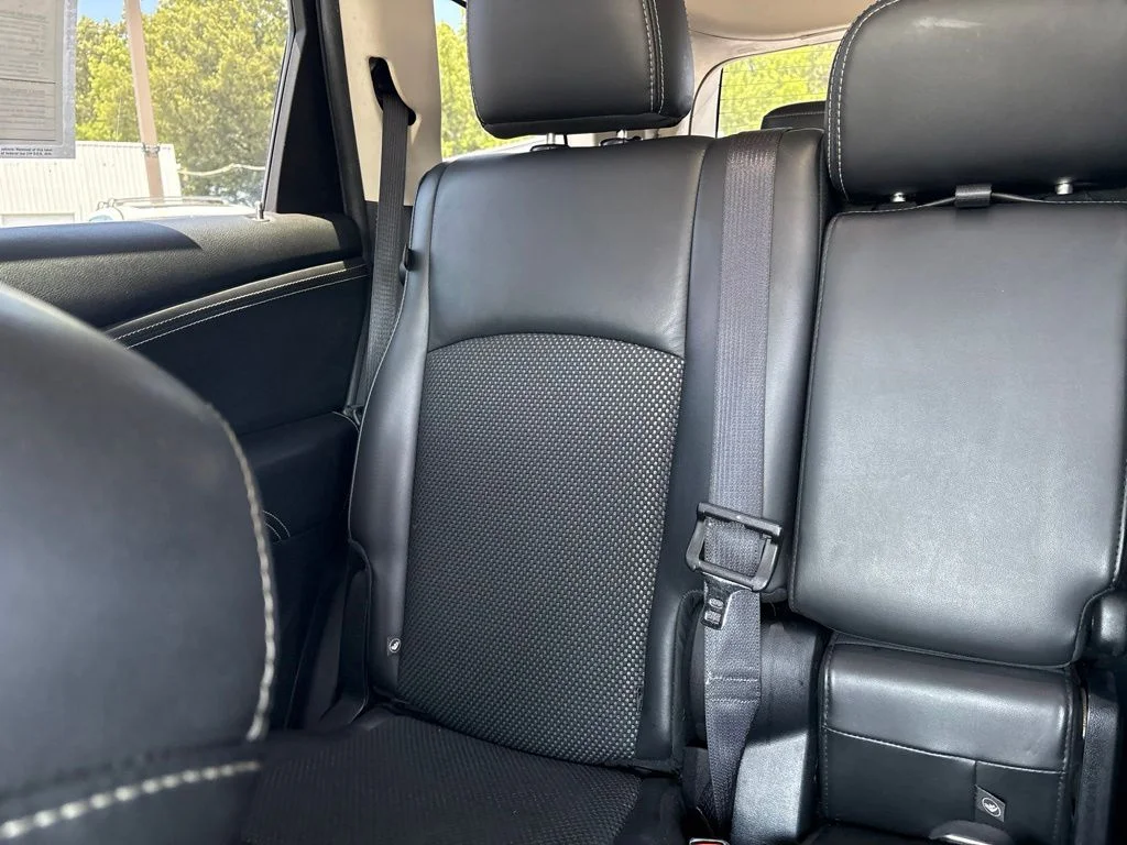 Used 2015 White Dodge Crossroad image 11