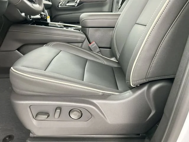 New 2026 Polar White Tricoat Chevrolet Premier image 21