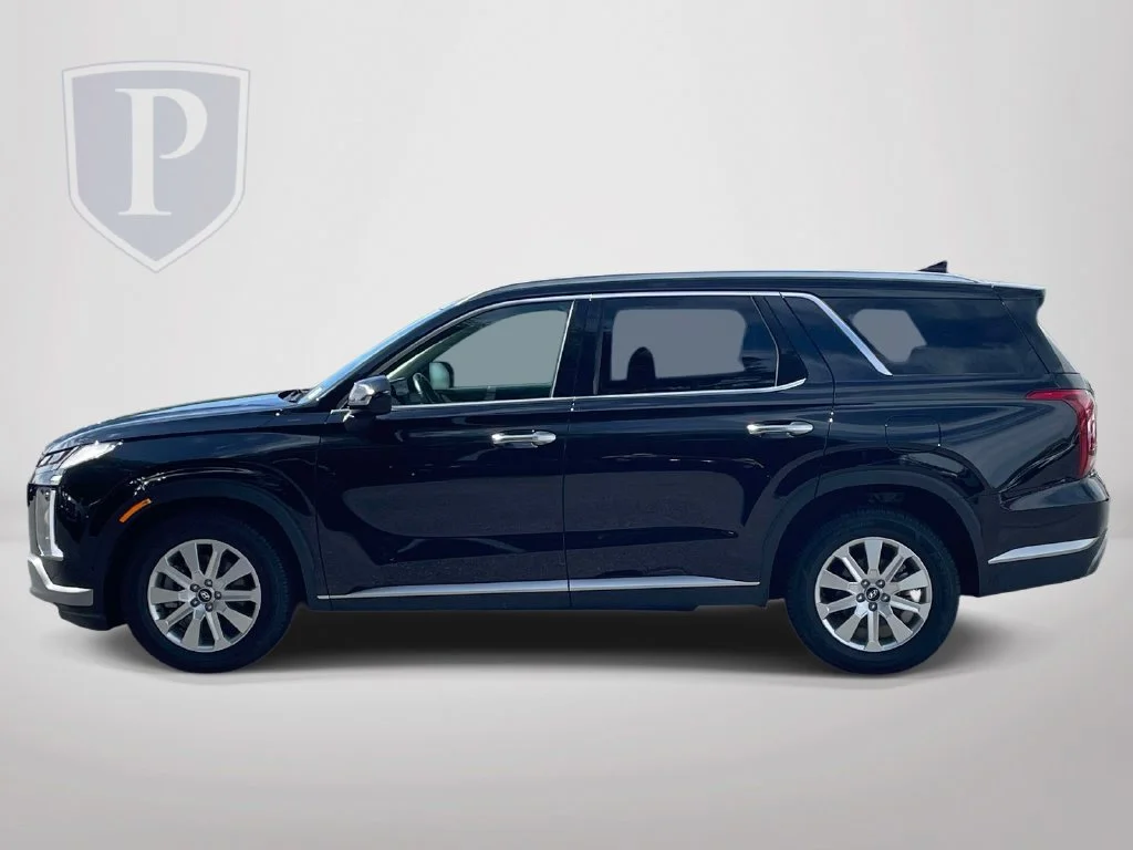 Certified Used 2025 Black Hyundai SEL image 5