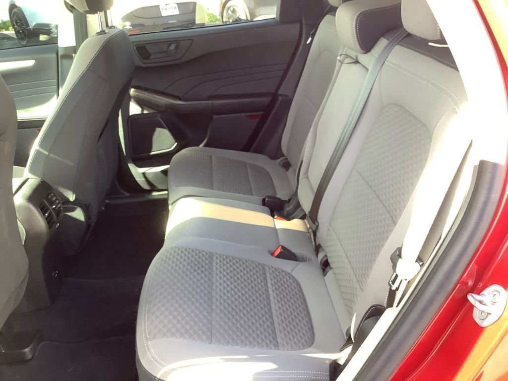 Used 2022 Red Ford SE image 19