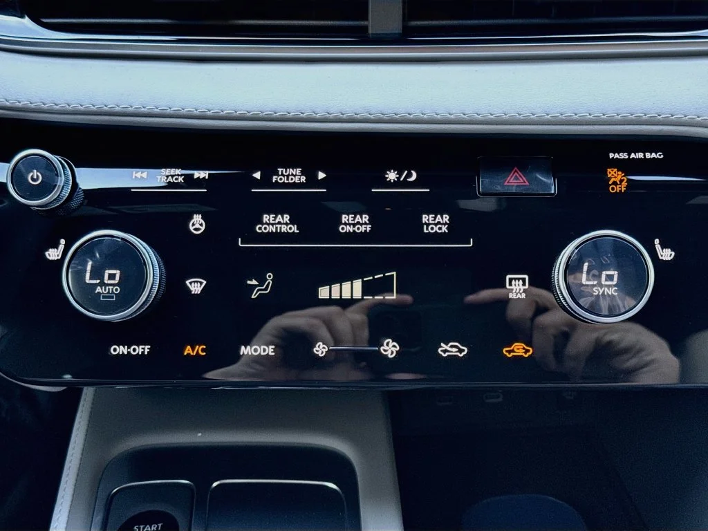 New 2027 GRAPHITE SHADOW INFINITI Luxe AWD image 16