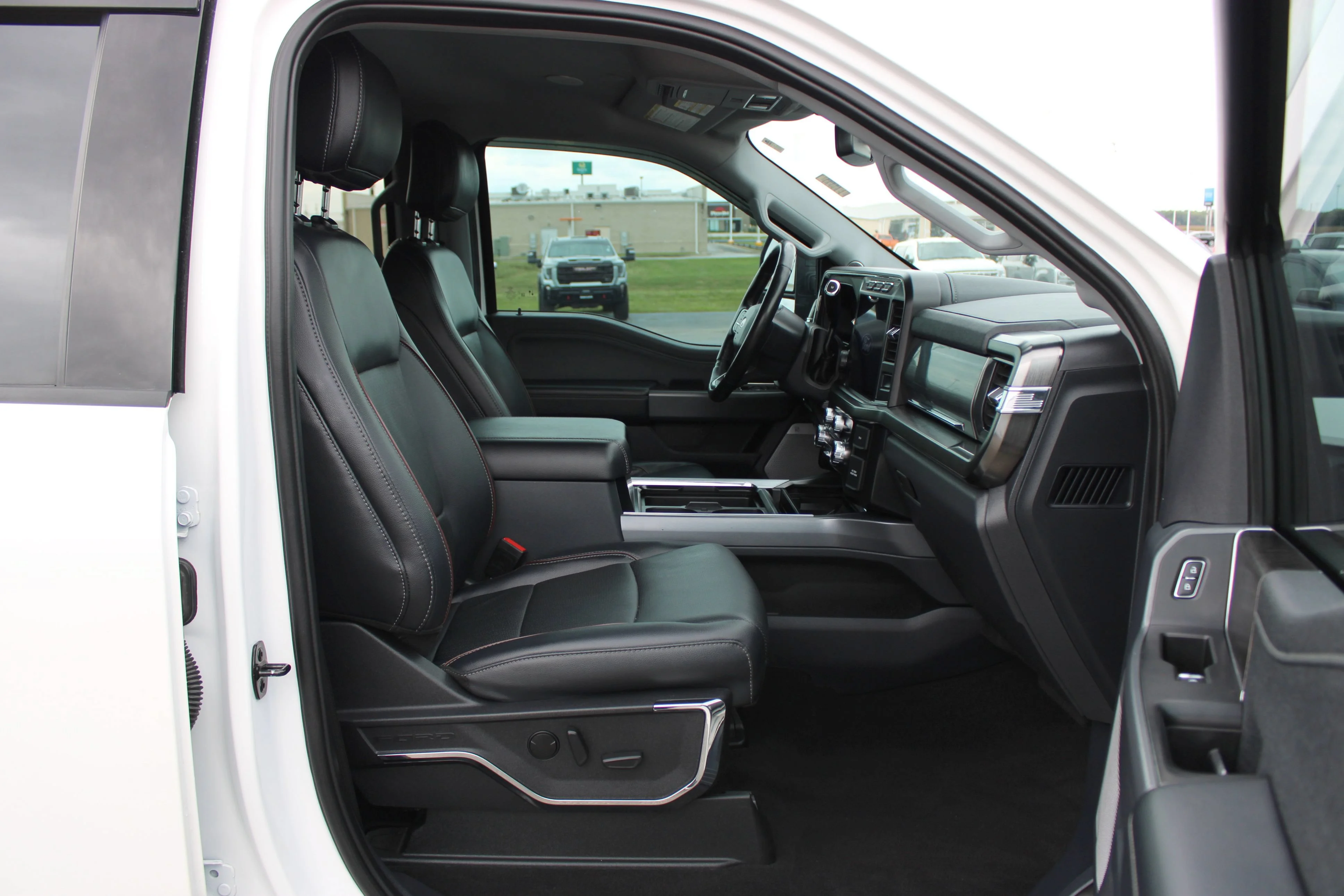 Used 2024 Star White Metallic Tri-Coat Ford Lariat image 15
