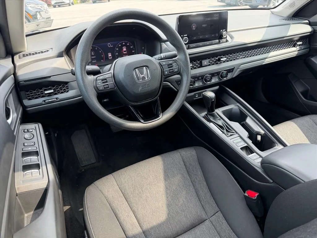 Used 2023  Honda EX image 7
