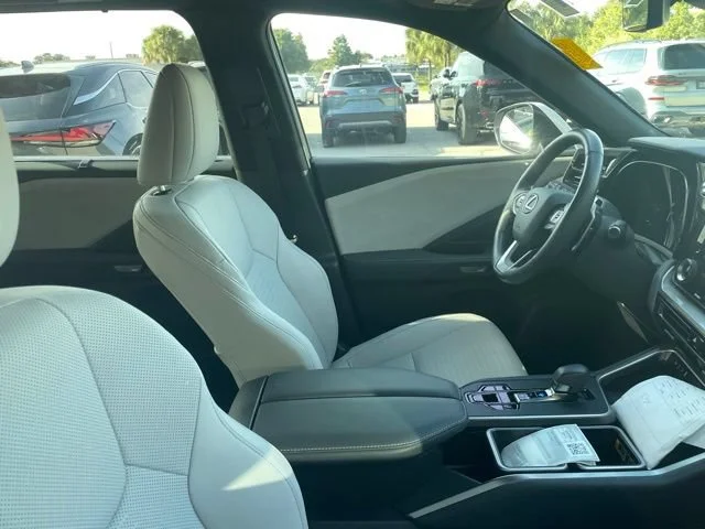 Certified Used 2025 Pearl Lexus TX 350 Premium image 8