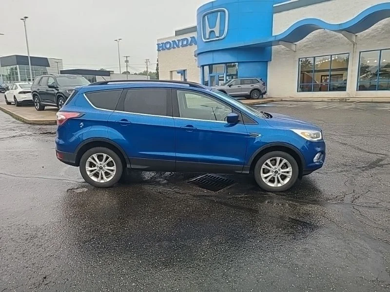 Used 2017 Blue Ford SE image 6