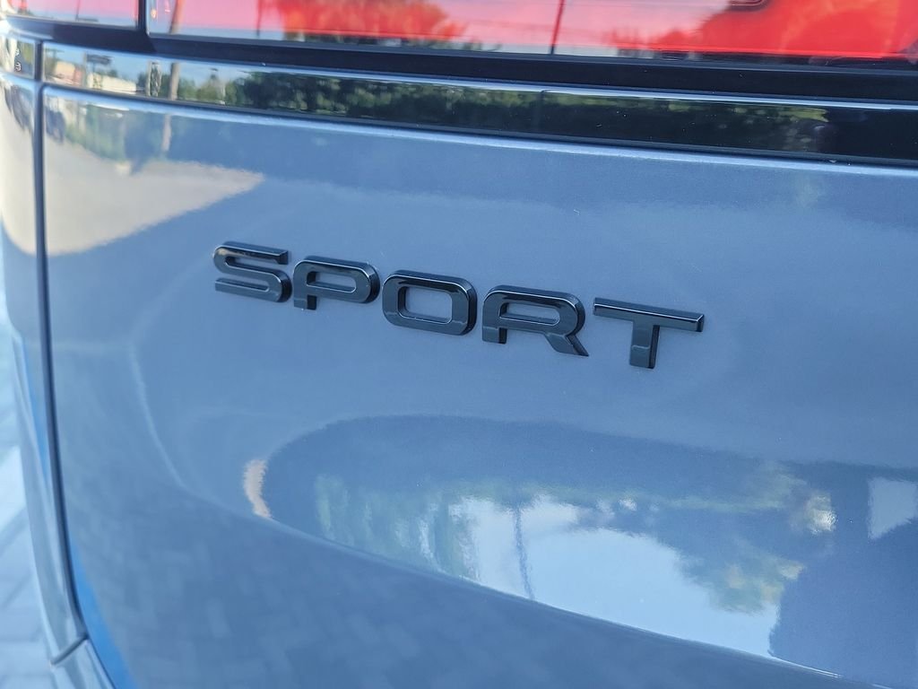 Certified Used 2023 Blue Land Rover SE Dynamic image 10