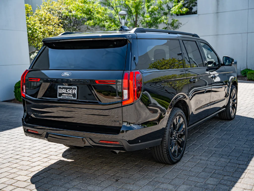 Used 2025 Black Ford Platinum image 5