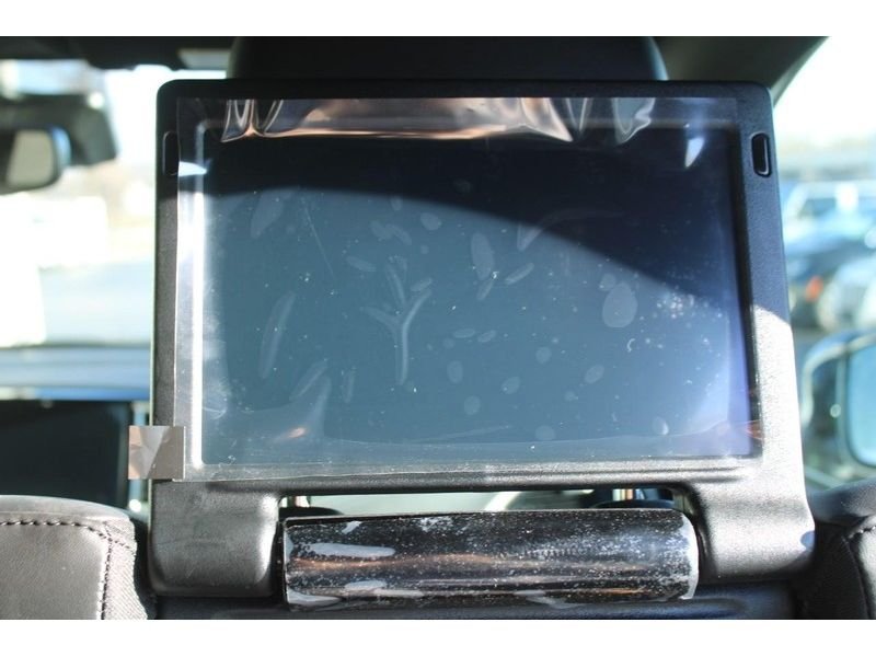 New 2026 Bright White Clear-Coat Exterior Paint Chrysler Select image 9