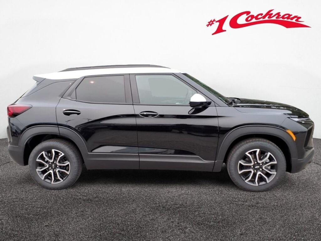 New 2026 Mosaic Black Metallic Chevrolet ACTIV image 2