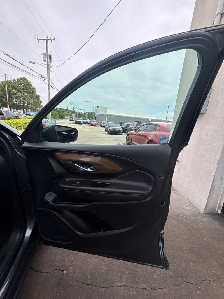 Used 2020 GRAPHITE GRAY METALLIC GMC SLE image 25