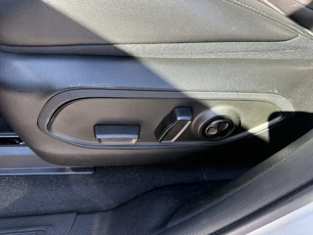Used 2023 Silver Jeep Altitude image 11