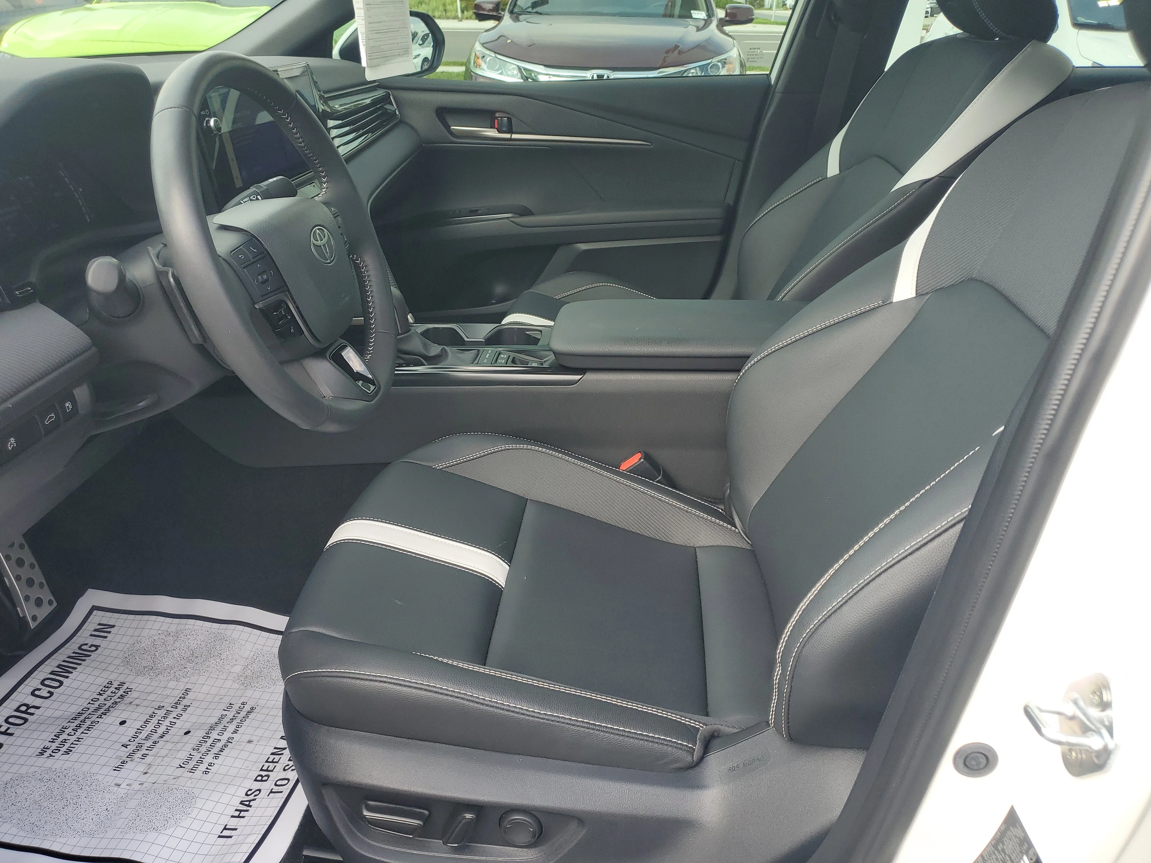 Used 2025 Ice Cap Toyota SE image 21