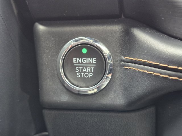 Used 2022 White Metallic Ford  image 18