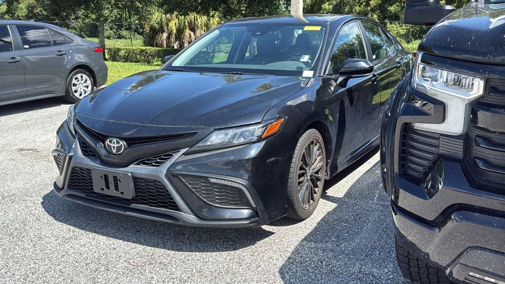 Used 2022 Black Toyota SE Nightshade image 1
